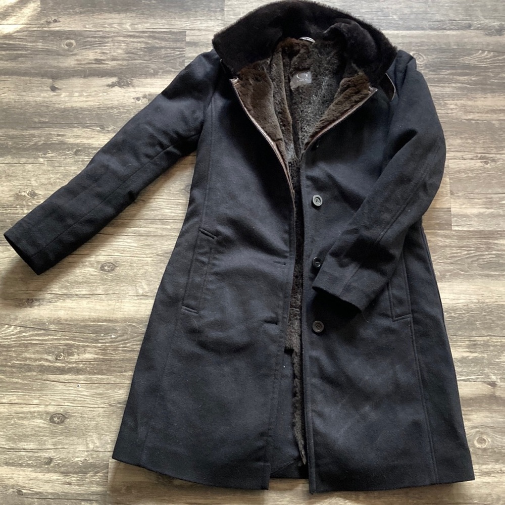 Gimo’s faux fur coat. Wool and Cashmere